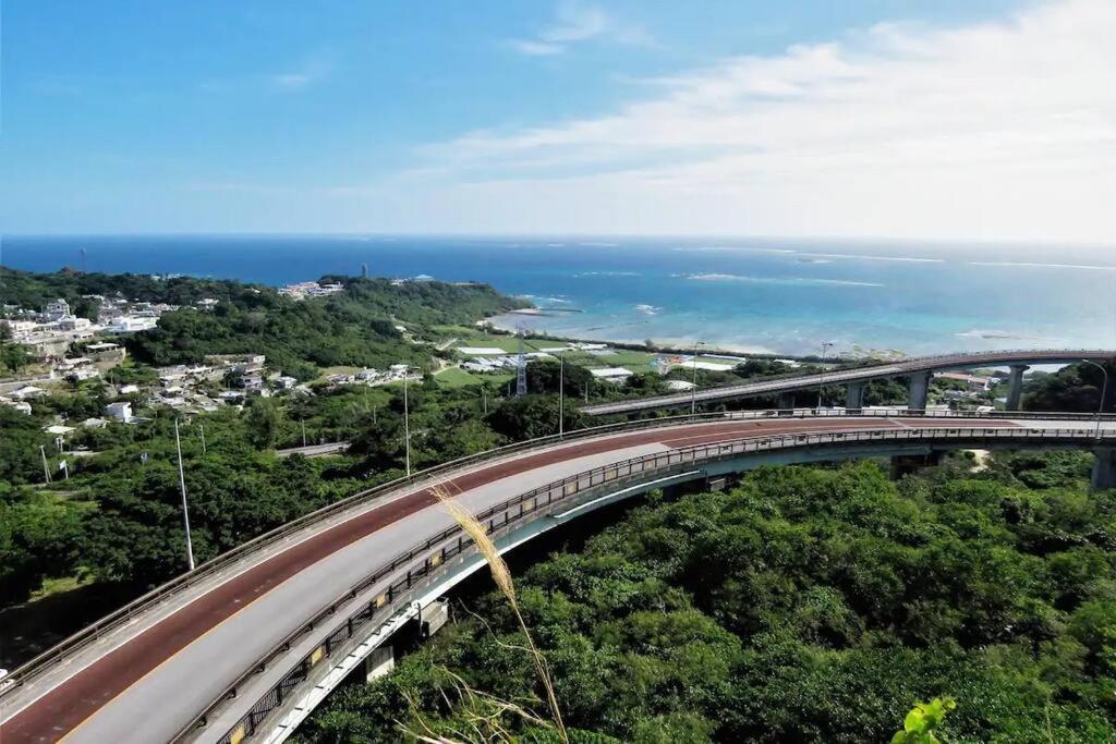サファイアリゾートokinawa: オーシャンビューの貸切bbqヴィラ Nanjo